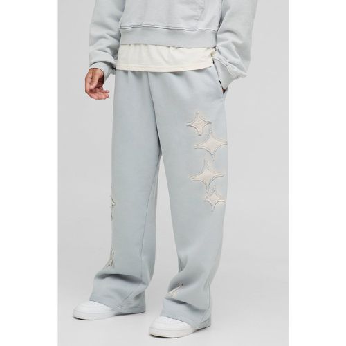 Pantaloni tuta a calzata ampia in lavaggio spray effetto smagliato con applique a stella - boohoo - Modalova