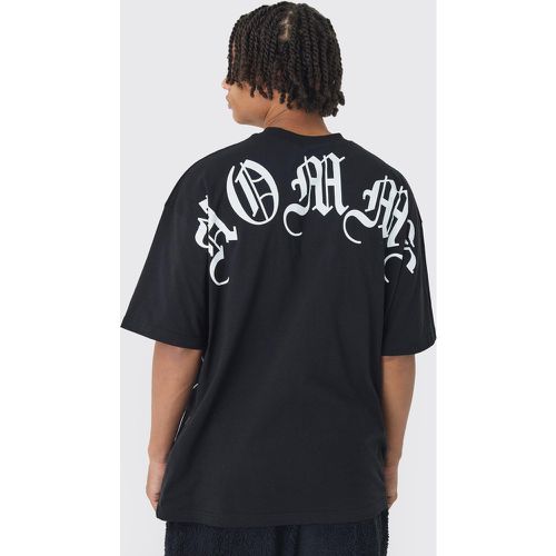 Camiseta Oversize Con Estampado De Letras Góticas Homme - boohoo - Modalova