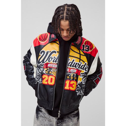 Giacca squadrata Worldwide in PU con stemmi stile Varsity nera - boohoo - Modalova