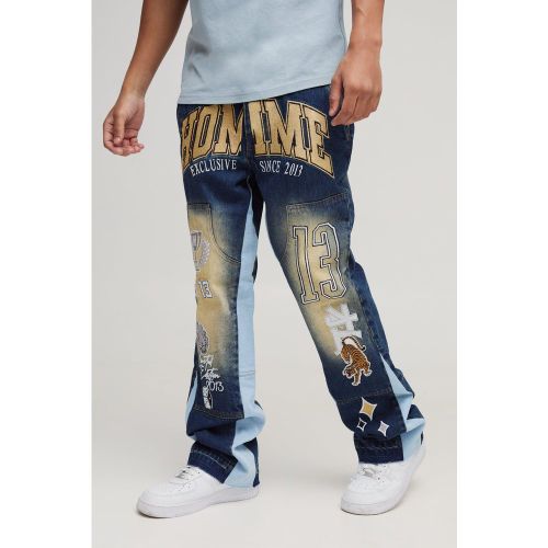 Jeans a zampa Slim Fit in denim rigido stile Carpenter con inserti stile Varsity - boohoo - Modalova