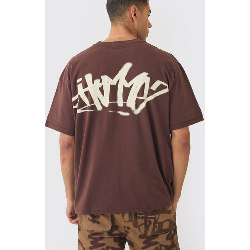 T-shirt oversize pesante Homme Graffiti con stampa di finte maniche - boohoo - Modalova