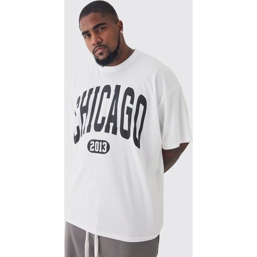 T-shirt Plus Size oversize con grafica Chicago stile college - boohoo - Modalova