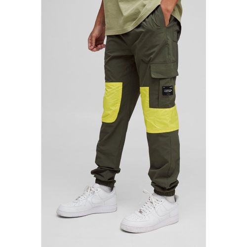 Pantalón Cargo Resistente Al Agua Ajustado Con Cintura Elástica Y Botamanga - boohoo - Modalova