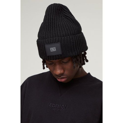 Knitted PU Plaque Beanie, Nero - boohoo - Modalova