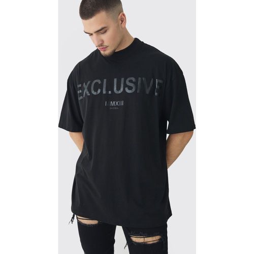 T-shirt Tall oversize con stampa Exclusive e girocollo esteso - boohoo - Modalova