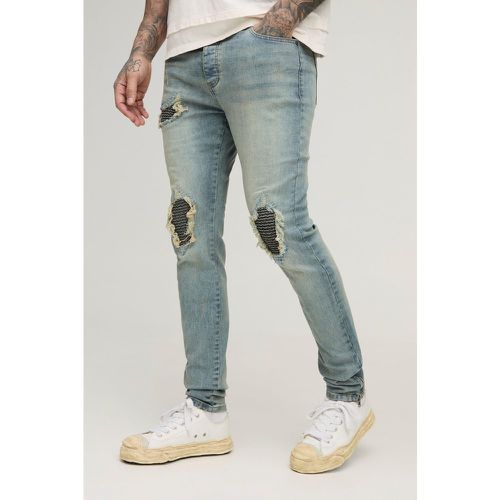 Jeans Tall Biker Skinny Fit in lavaggio color pietra con strappi & rattoppi e zip sul fondo - boohoo - Modalova