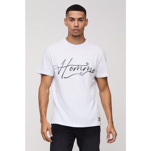 T-shirt Regular Fit con stampa Homme in gomma ed etichetta in tessuto - boohoo - Modalova