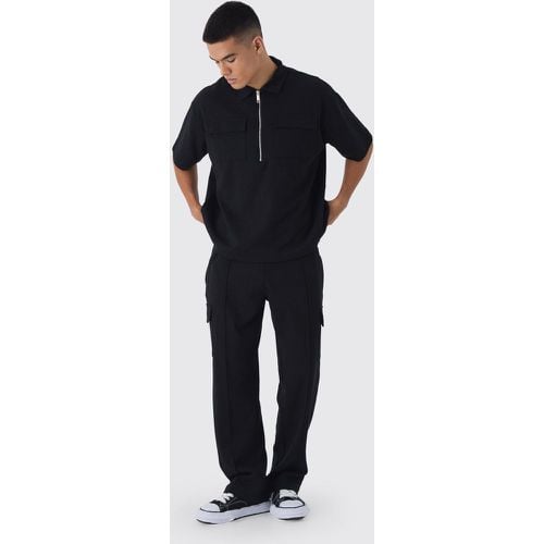 Set polo oversize stile Cargo con zip corta & pantaloni tuta - boohoo - Modalova