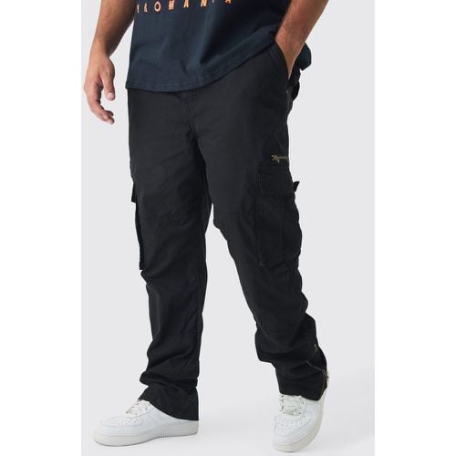 Pantaloni Cargo Plus Size Slim Fit sovratinti in lavaggio acido con zip e inserti neri - boohoo - Modalova