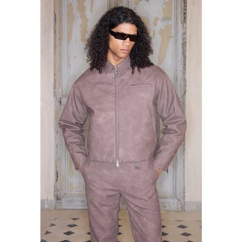 Giacca Harrington Premium squadrata in pelle sintetica marrone - boohoo - Modalova