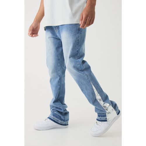 Jeans a zampa Slim Fit in denim rigido con inserti in PU - boohoo - Modalova