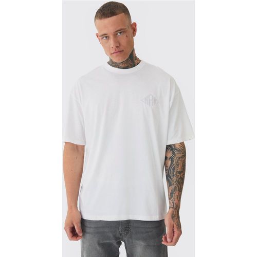 Camiseta Tall Oversize Blanca Con Bordado Man De Rombos - boohoo - Modalova