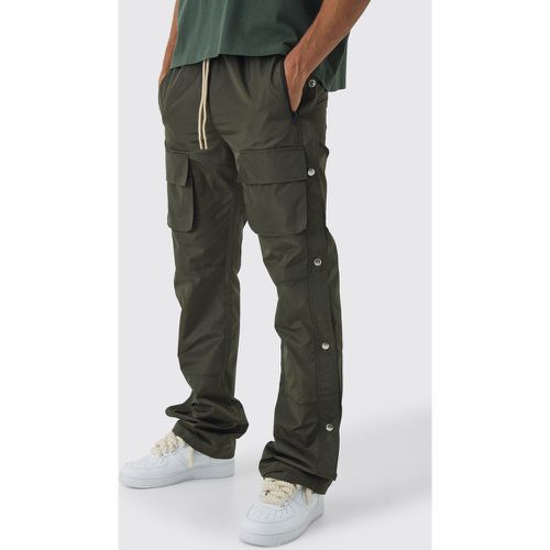 Pantaloni Cargo Slim Fit con vita elasticizzata e pieghe sul fondo - boohoo - Modalova