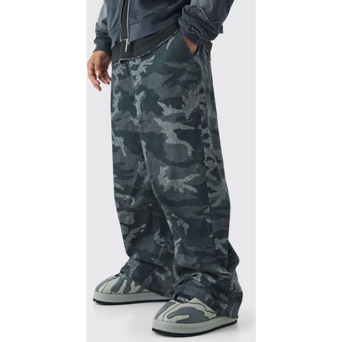 Pantaloni in fantasia militare da paracadutista con vita elasticizzata - boohoo - Modalova