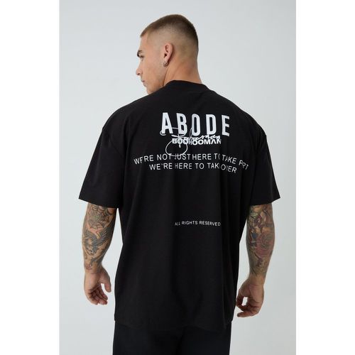 T-shirt oversize ABODE con girocollo esteso - boohoo - Modalova