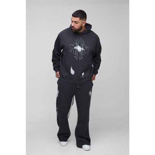 Tuta sportiva Plus Size oversize Man rilassata con schizzi di colore e cappuccio - boohoo - Modalova