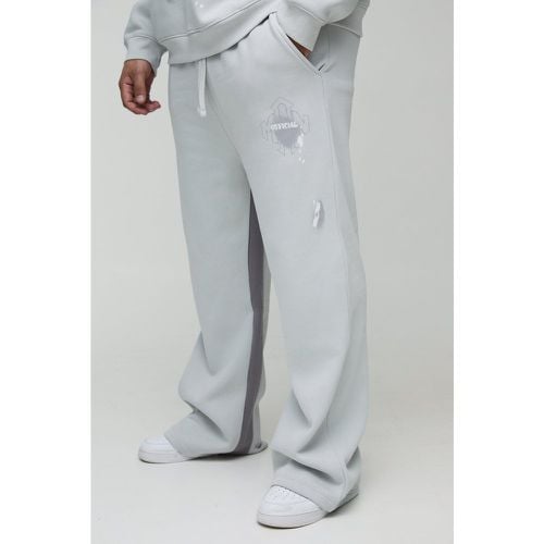 Pantalón Deportivo Plus Holgado De Campana Con Salpicaduras De Pintura Man - boohoo - Modalova