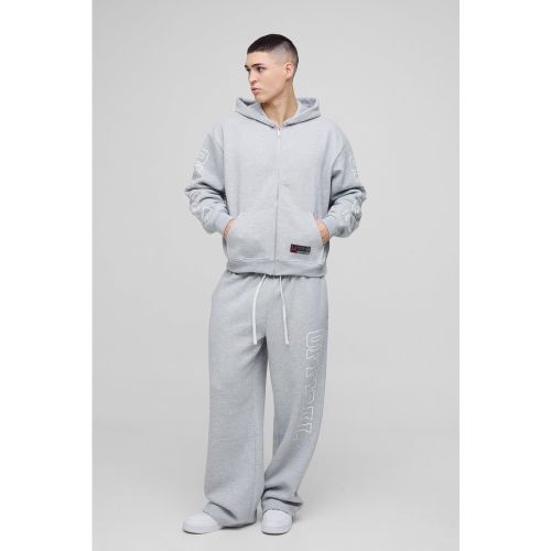 Tuta sportiva squadrata oversize Official con zip e cappuccio - boohoo - Modalova