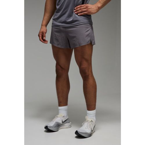 Pantalón Corto De Correr Man Active Perforado 7,6Cm 2 En 1 Con Abertura En El Bajo - boohoo - Modalova