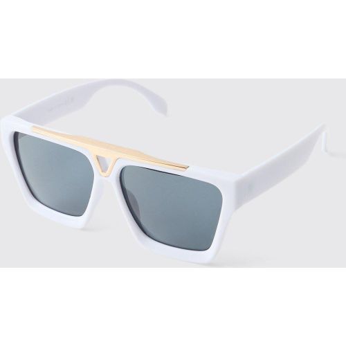 Gafas De Sol Blancas Con Detalle Frontal Dorado - boohoo - Modalova