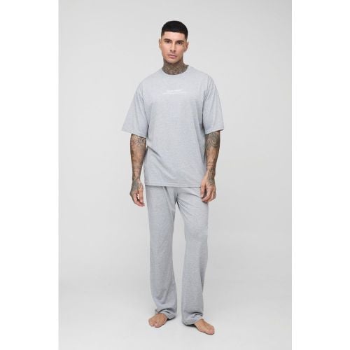 Set Loungewear da casa Tall con stampa Pour Home - T-shirt & pantaloni tuta - boohoo - Modalova