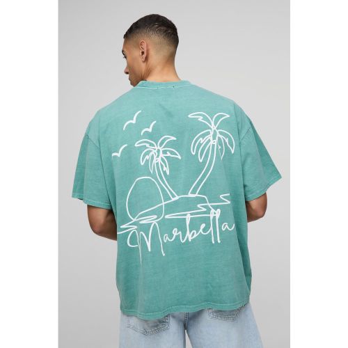 T-shirt oversize slavata con grafica Marbella, girocollo esteso e disegnato - boohoo - Modalova