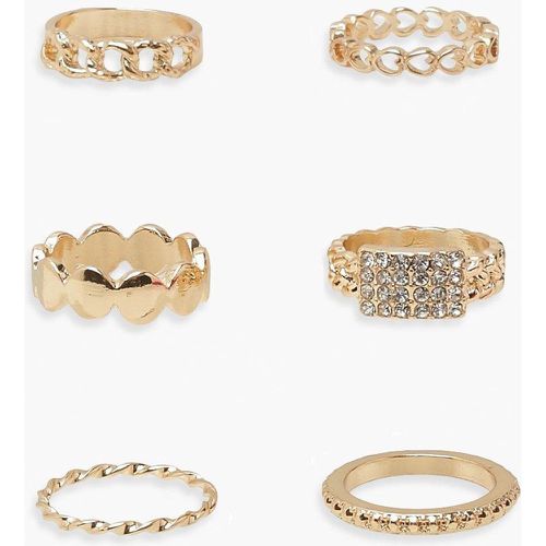 Set anelli assortiti color oro con strass - set di 6 paia - boohoo - Modalova