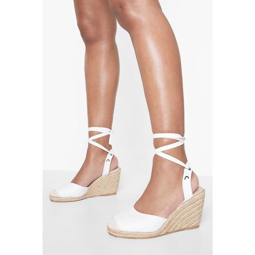 Espadrillas con laccetti e zeppe - boohoo - Modalova