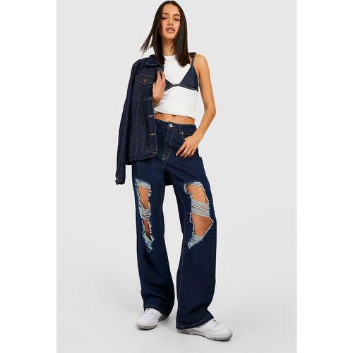 Jeans Basics a vita bassa in taglio maschile con spacco e strappi - boohoo - Modalova