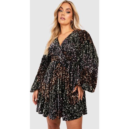 Vestito Skater Plus Size in colori arcobaleno con paillettes e maniche a campana - boohoo - Modalova