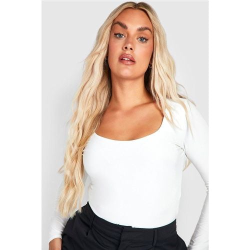 Body Plus Size seducente su due livelli con scollo rotondo - boohoo - Modalova