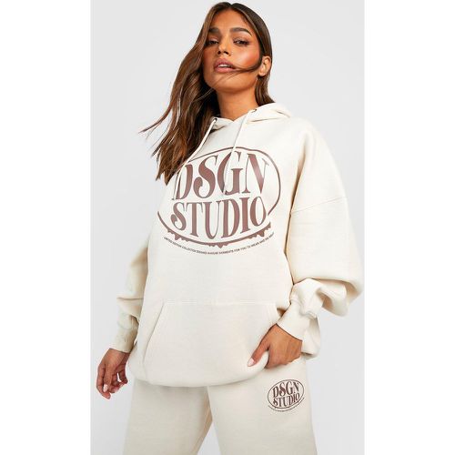 Tuta sportiva con slogan Dsgn Studio e cappuccio - boohoo - Modalova