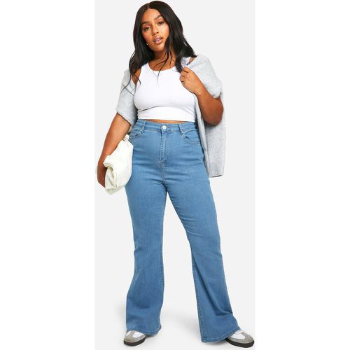 Jeans a zampa Plus Size in denim - boohoo - Modalova