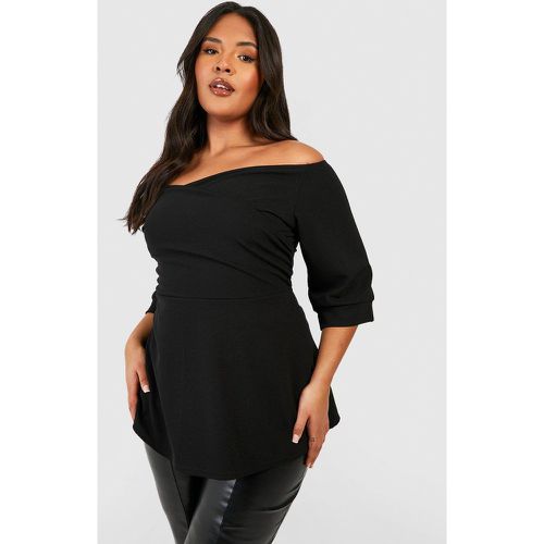 Top Plus Size in Scuba con scollo Bardot e volant sul fondo - boohoo - Modalova