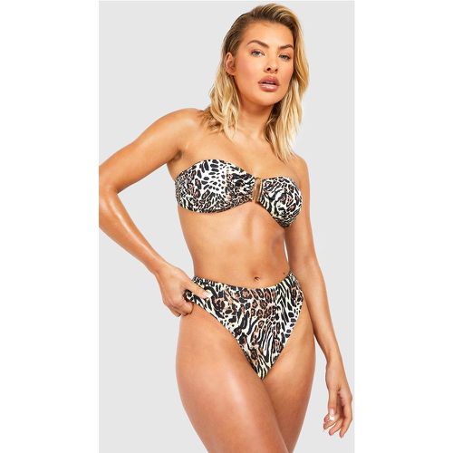 Set bikini a vita alta leopardato con finiture color oro - boohoo - Modalova