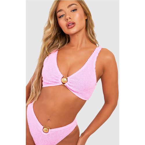 Top bikini effetto goffrato con scollo profondo e finiture in conchiglia - boohoo - Modalova