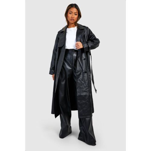 Cappotto Trench maxi in pelle sintetica a doppiopetto - boohoo - Modalova