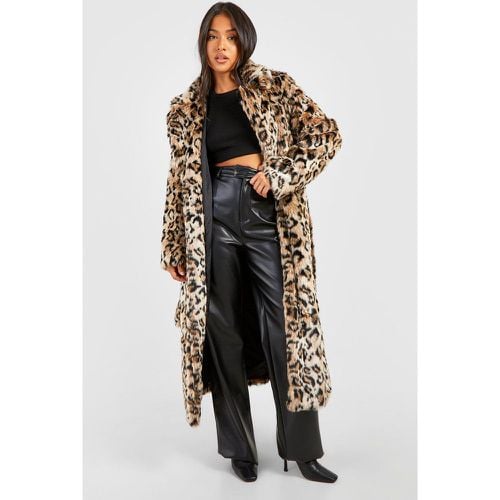 Abrigo Petite Maxi De Leopardo Con Cinturón Y Pelo Sintético - boohoo - Modalova