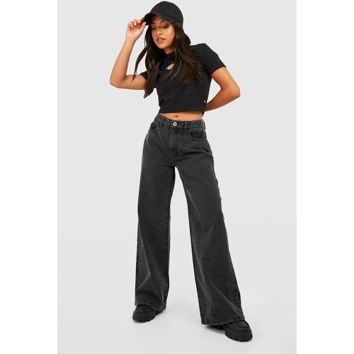 Jeans a gamba ampia Petite Basics - boohoo - Modalova