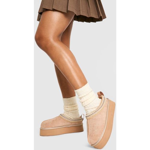 Sandali Mules con ricami e zeppa - boohoo - Modalova