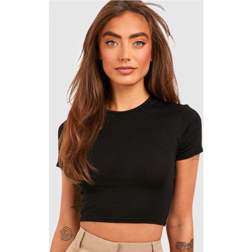 Top Crop Básico De Manga Corta Con Cuello De Caja - boohoo - Modalova