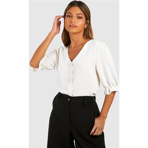 Blusa a effetto martellato con maniche a sbuffo e bottoni - boohoo - Modalova