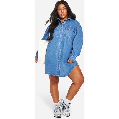 Vestito camicia Plus Size oversize in denim - boohoo - Modalova