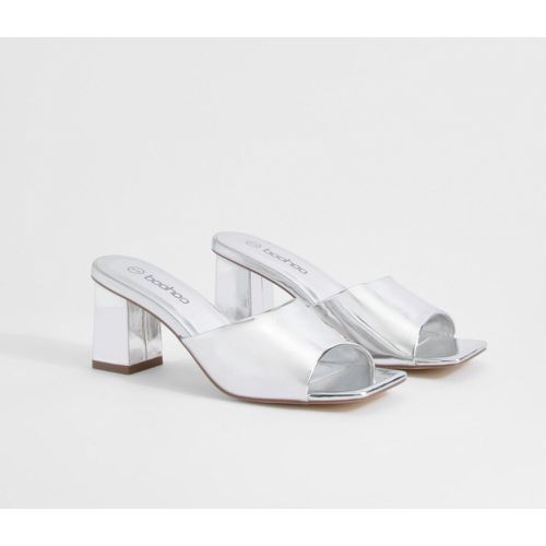 Sandali Mules metallizzati con tacco basso a blocco - boohoo - Modalova