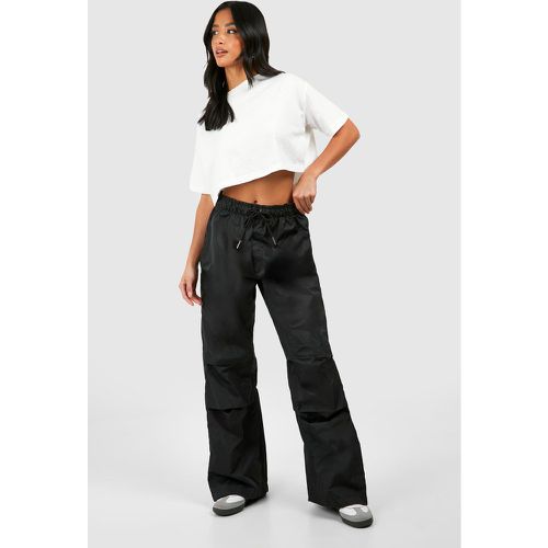 Pantaloni da paracadutista Petite a gamba dritta con laccetti - boohoo - Modalova