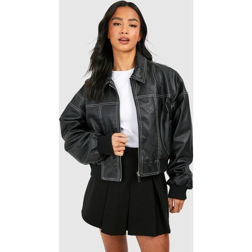 Chaqueta Petite Bomber Crop De Cuero Sintético Con Costuras En Contraste - boohoo - Modalova