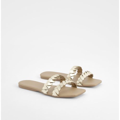 Sandali Mules a calzata ampia con doppia intrecciatura - boohoo - Modalova