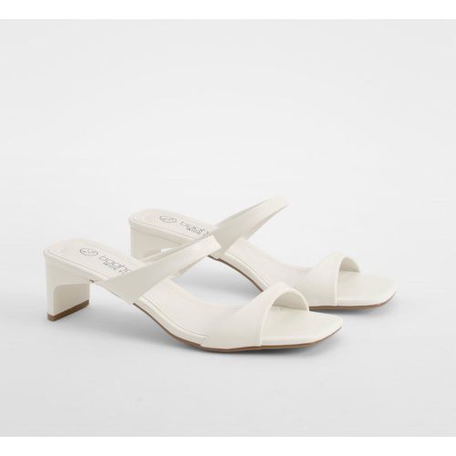 Wide Fit Double Strap Low Heeled Mules - boohoo - Modalova