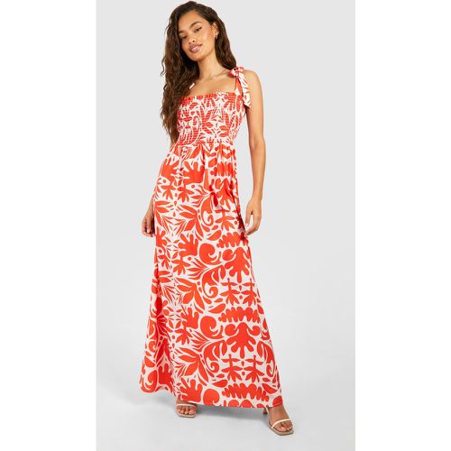 Abstract Printed Shirred Maxi Dress - boohoo - Modalova