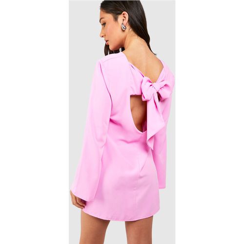 Petite Bow Detail Open Back Mini Dress - boohoo - Modalova